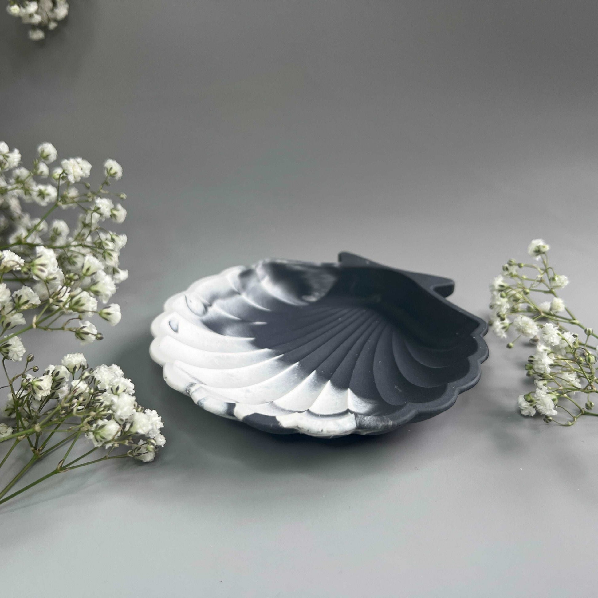 shell shaped tray